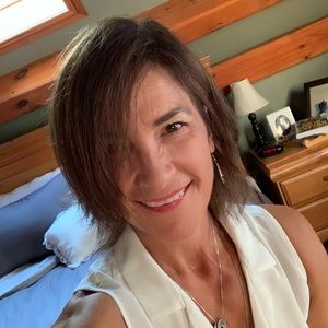 Meet your Posher, Claudia